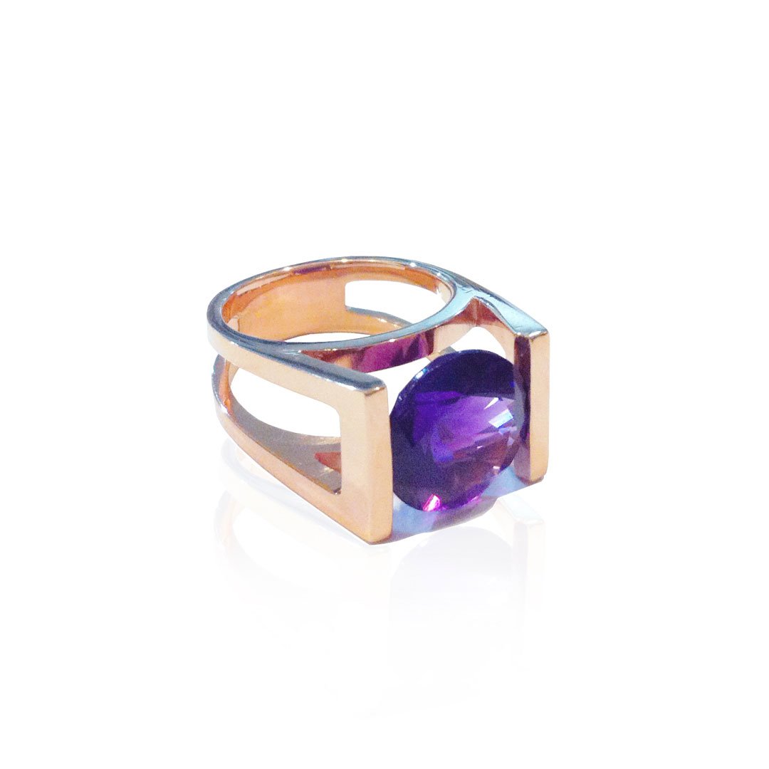 Anillo Barcelona en oro y amatista- Por encargo hecho a medida.